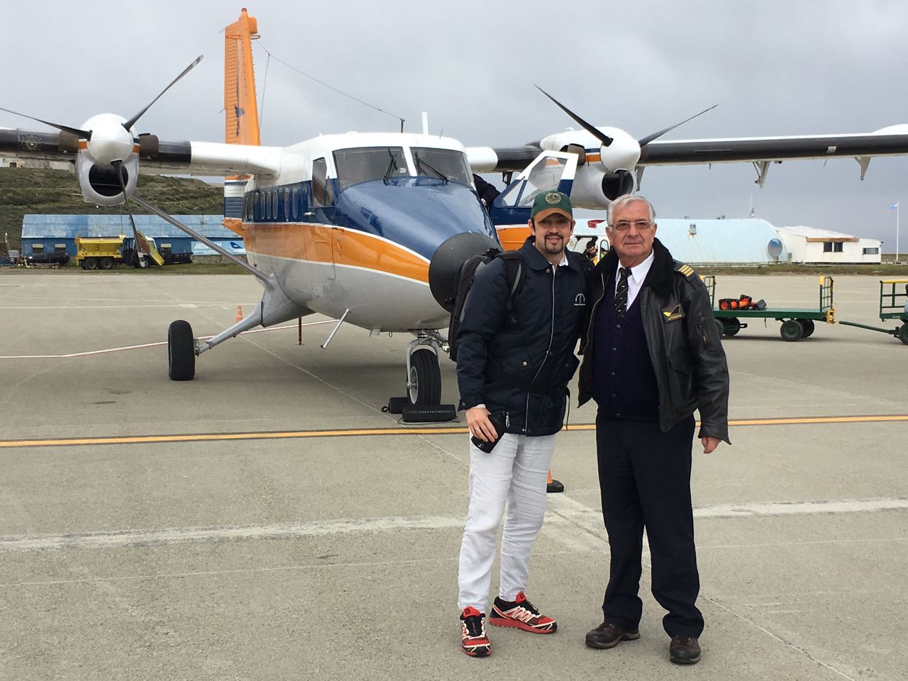 Jeff Gonzalez embarcando num voo privado na Patagônia