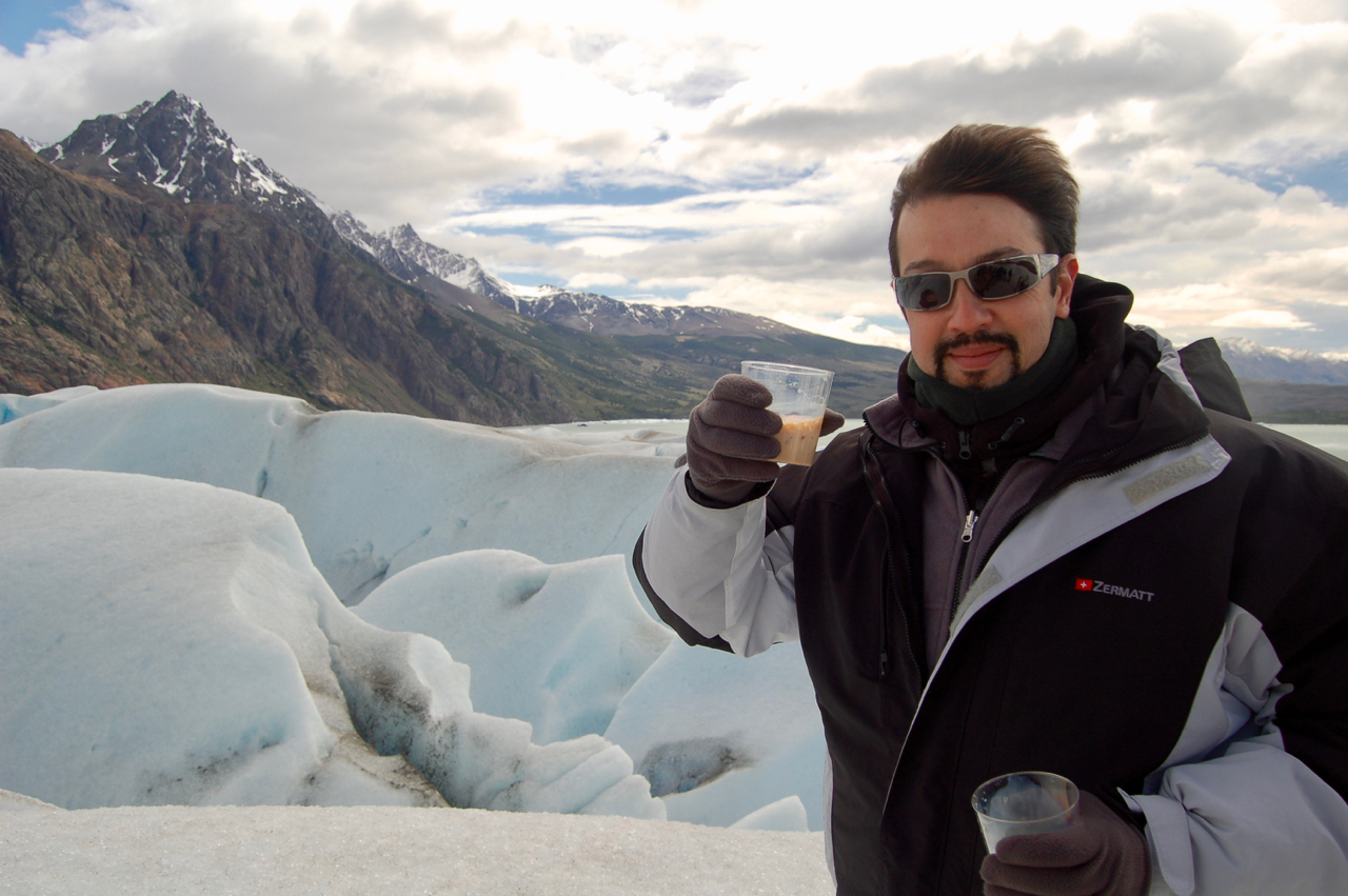 Jeff com baileys no glaciar