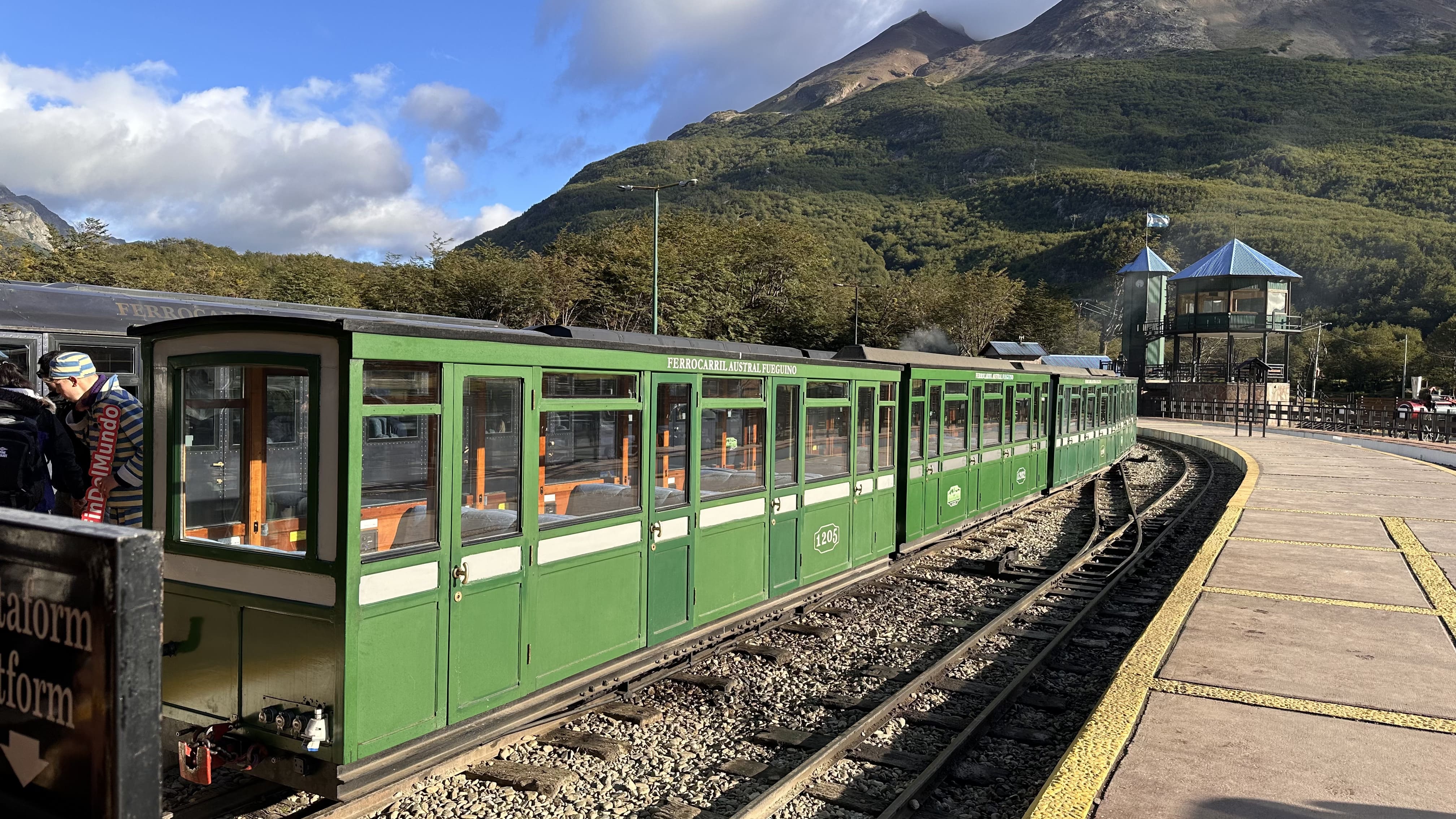 Trem do Fim do Mundo na estação, vagão verde Ferrocarril Austral Fueguino