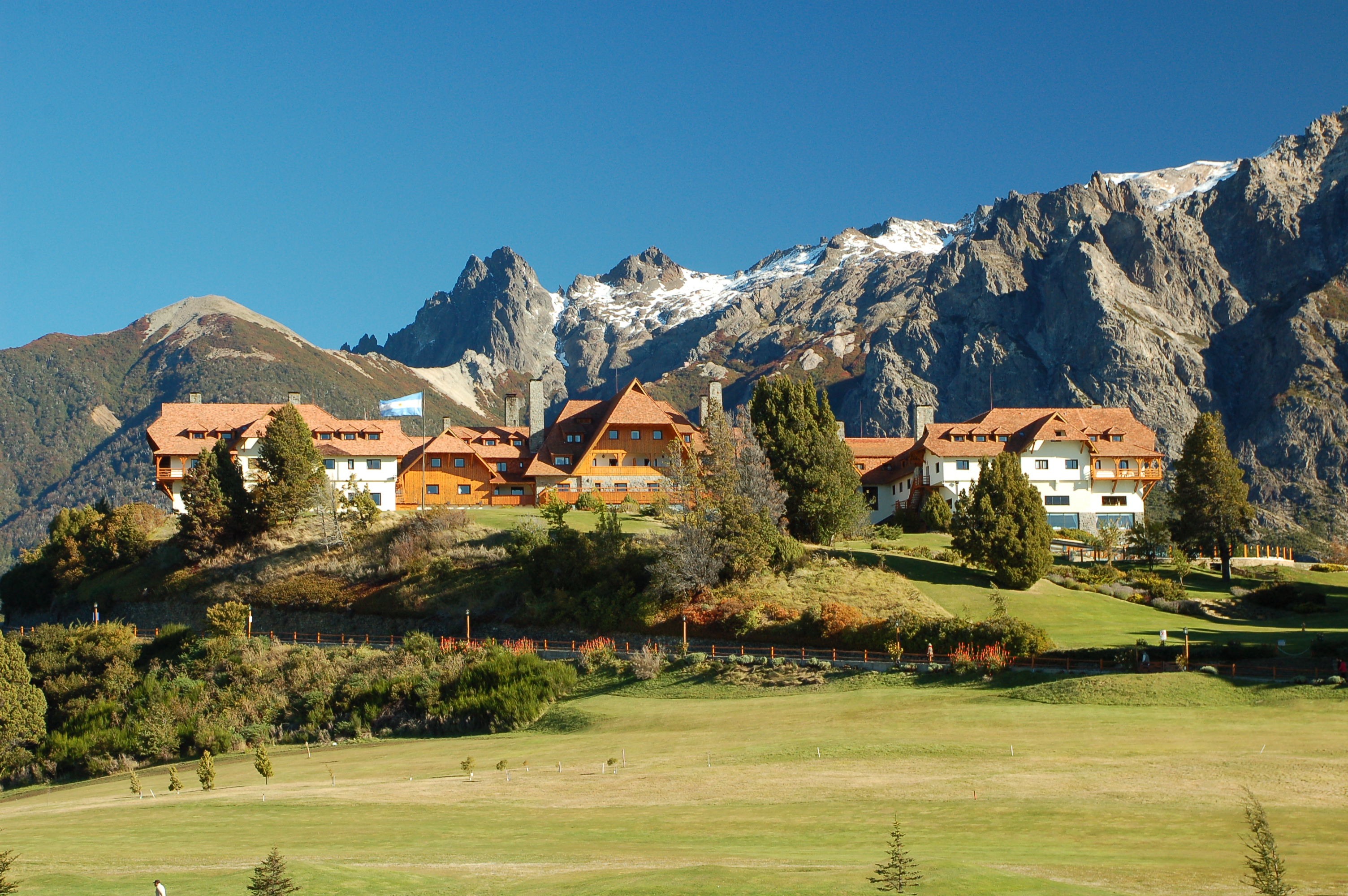 Hotel Llao Llao com montanhas — Bariloche Argentina