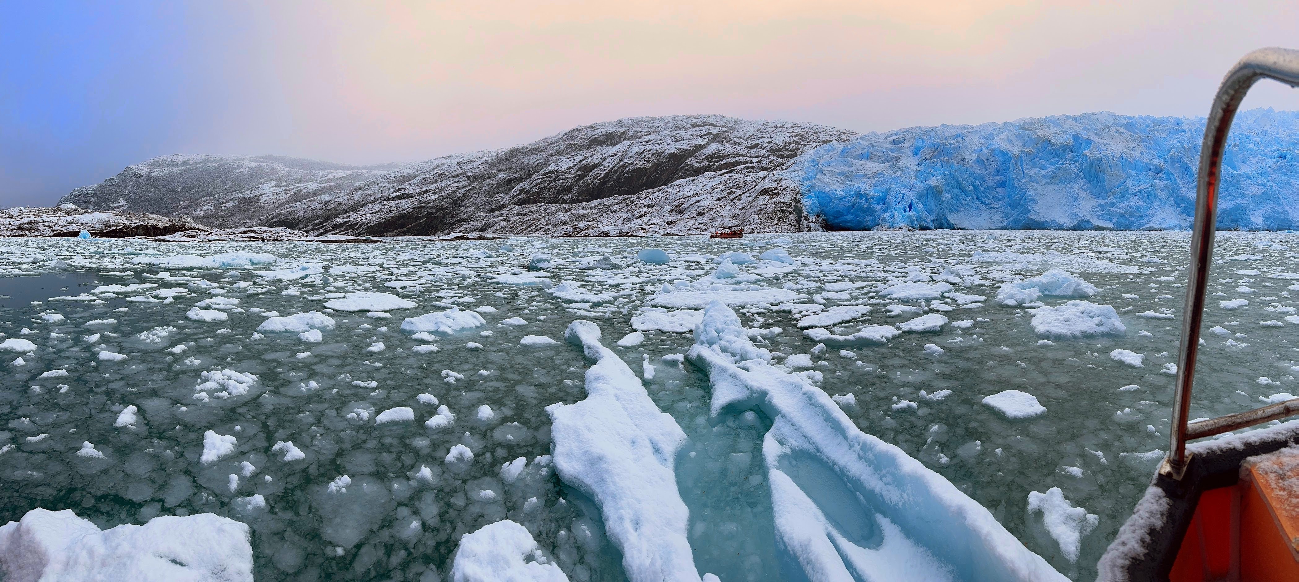 Icebergs ao entardecer — Cruzeiro Skorpios Patagônia