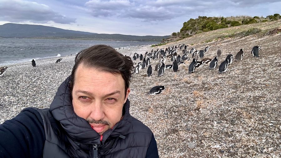 Jeff com pinguins em Ushuaia