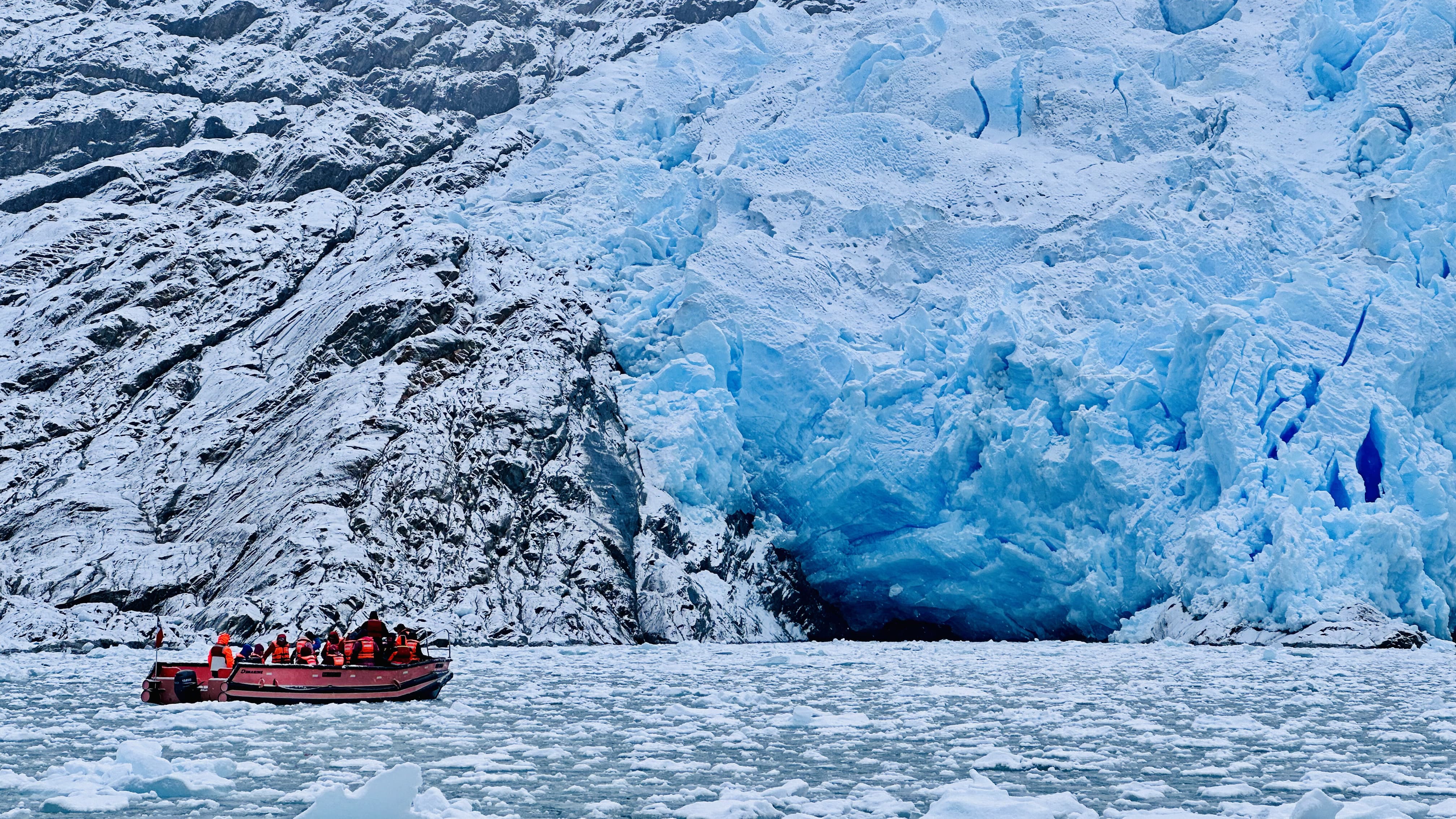 Fiordo Calvo — Botes entre Icebergs